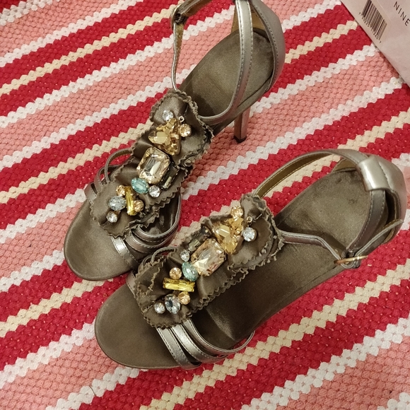 Jeweled champagne stiletto sandals size 6 - Picture 10 of 11